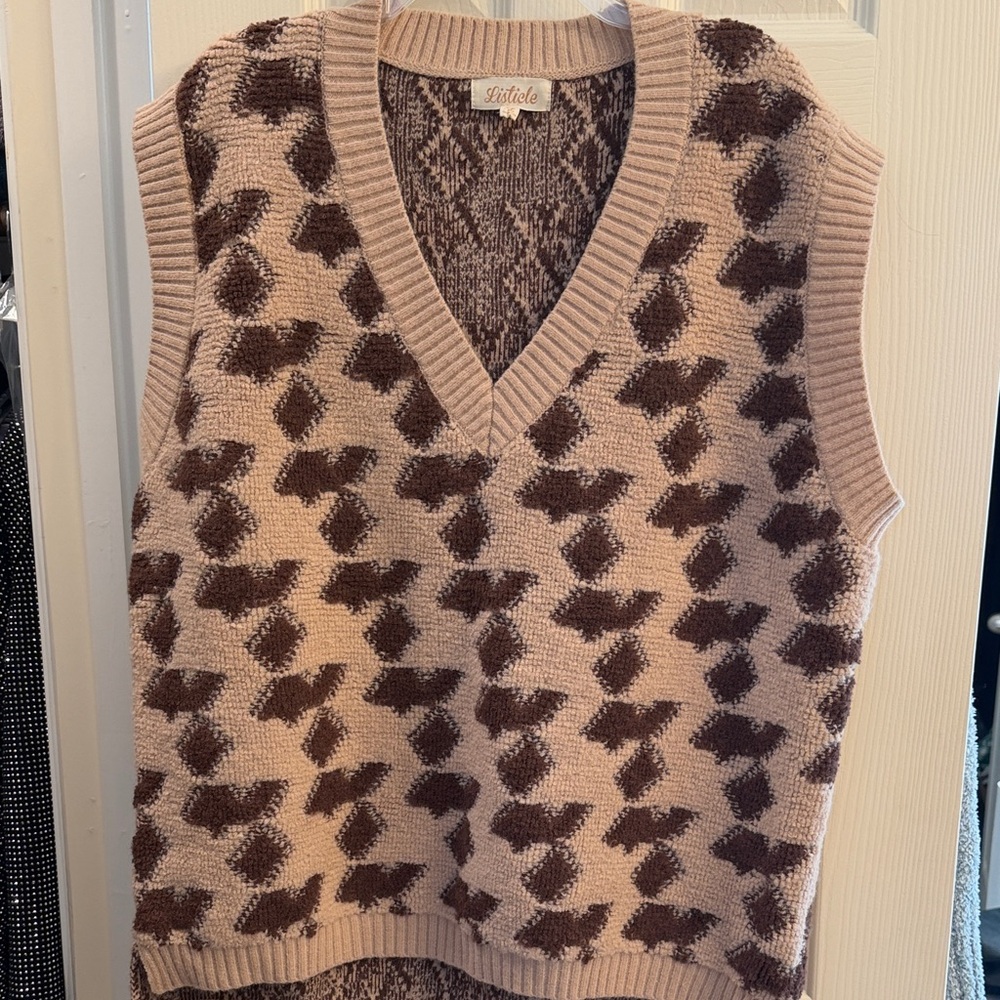 Listicle Beige and Brown Patterned V-Neck Sweater Vest